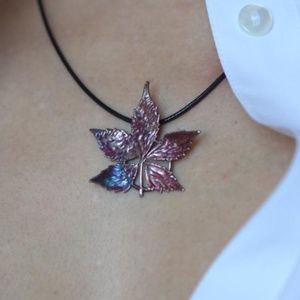 Virginia creeper leaf in colored silver